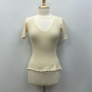 Casmari Cashmere V-Neck Scalloped Hem Short Sleeve Sweater Cream